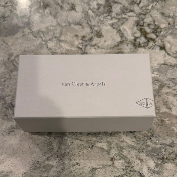 Van Cleef & Arpels Accessories - Van Cleef & Arpels Elegant White Box